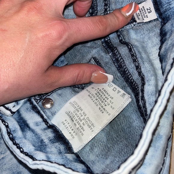 True Religion| Jennie Big T Curvy Skinny Jeans - Picture 3 of 3